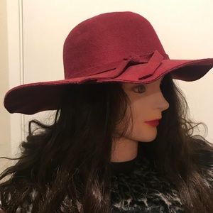 Wide brim hat